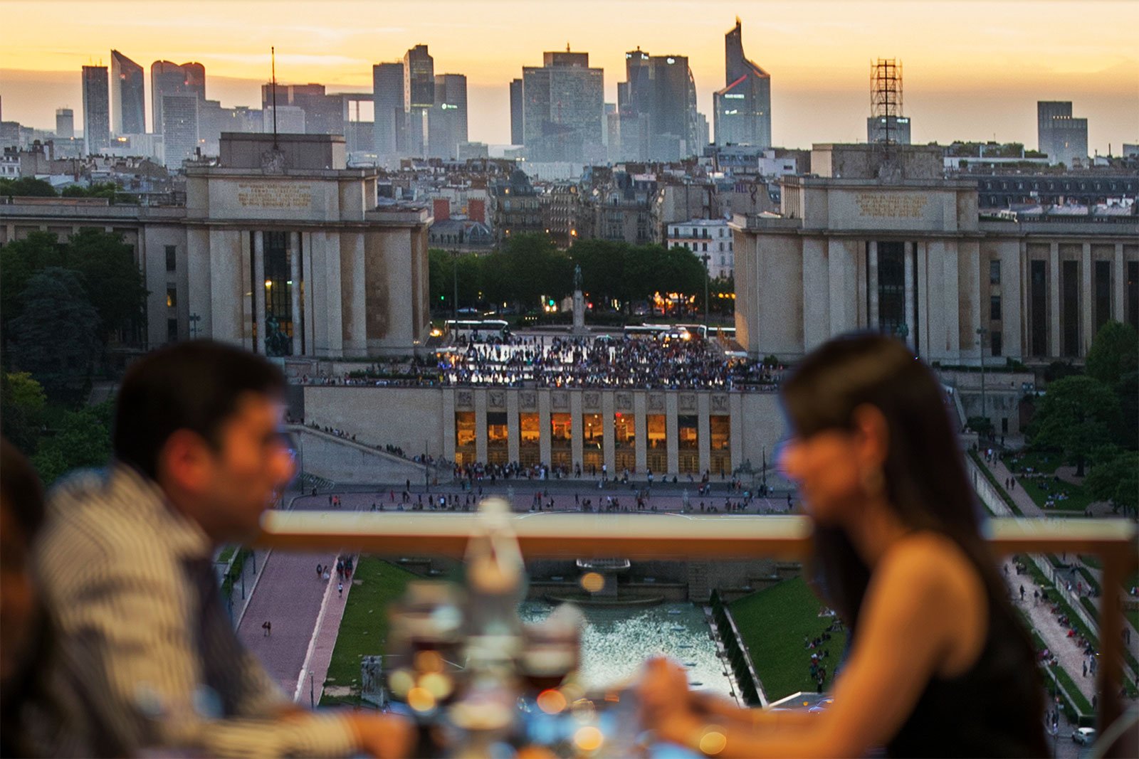 How to have a diner on the Eiffel Tower in Paris