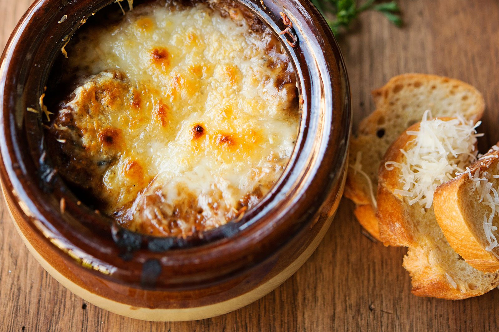 How to try onion soup in Paris