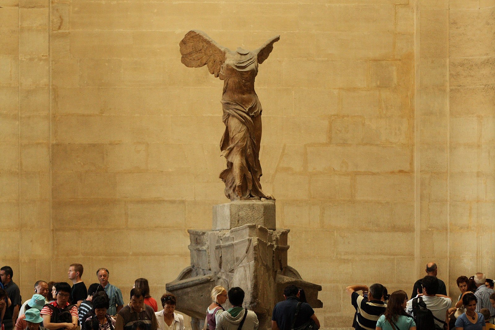 How to see the Nike of Samothrace in Paris