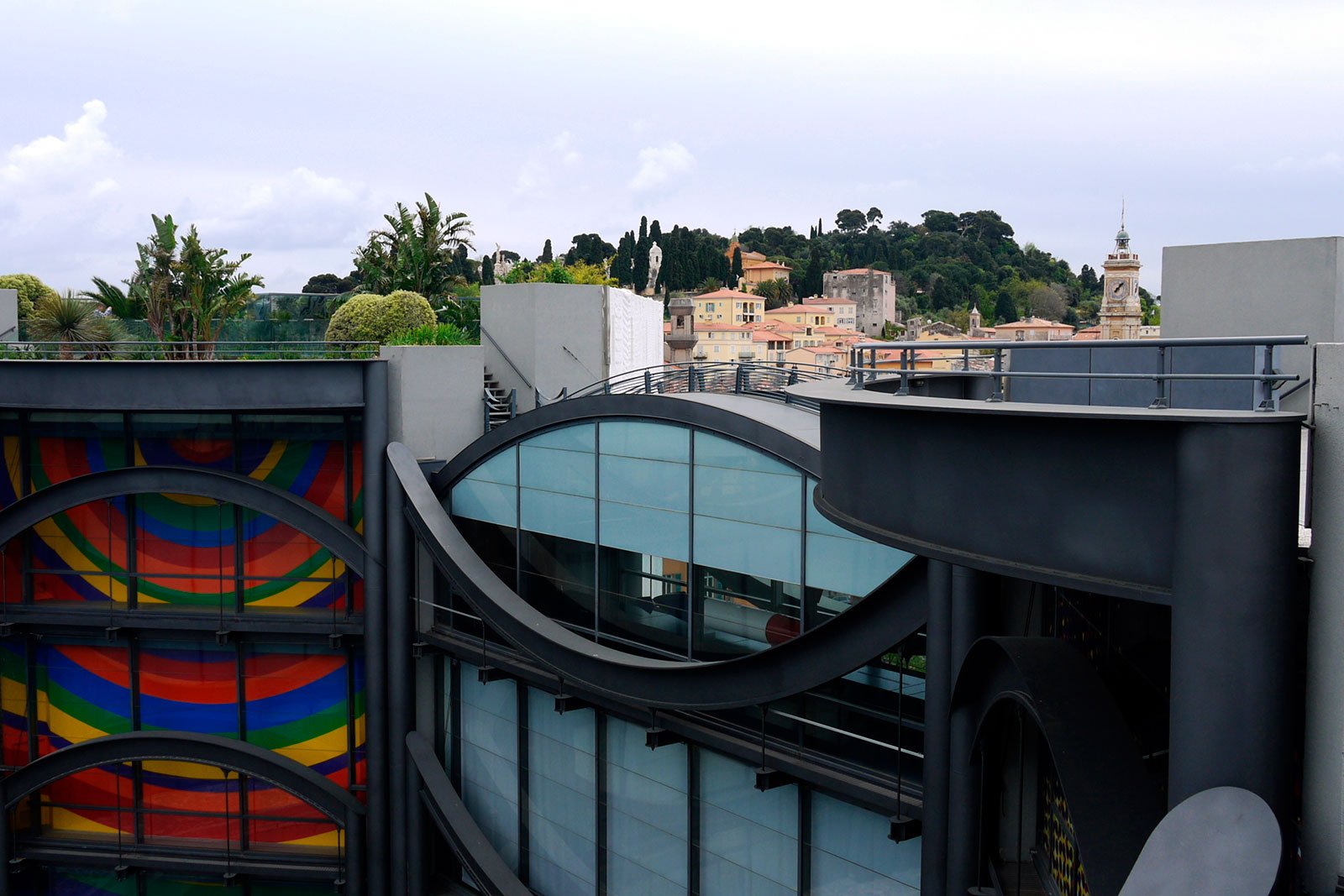 How to climb up the Museum of Modern and Contemporary Art in Nice
