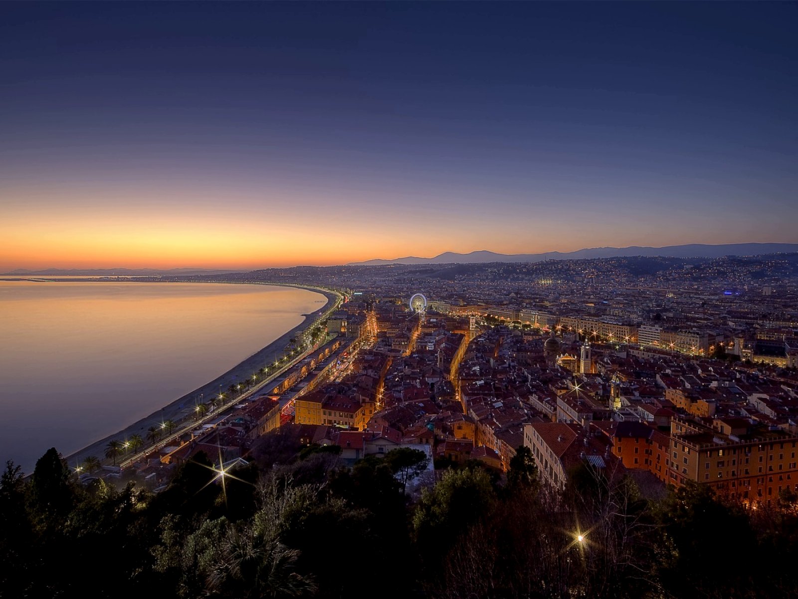 How to see the sunset from the top of Castle Hill in Nice