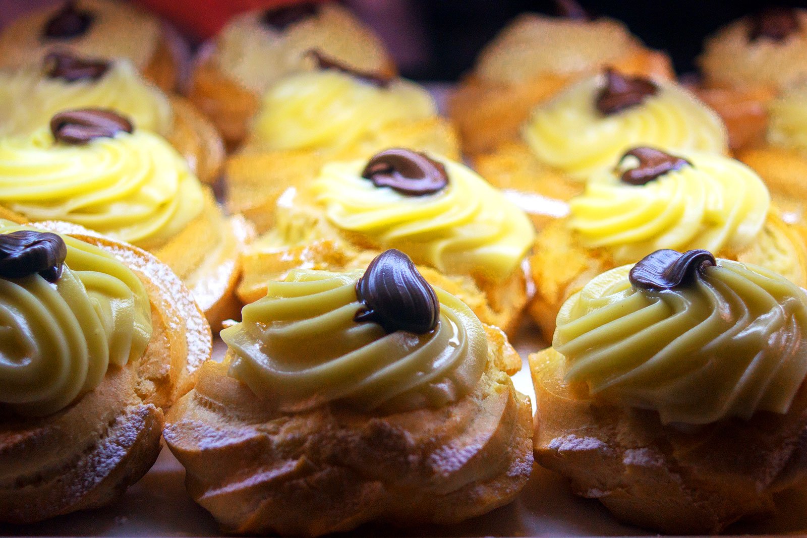How to try zeppole in Rome
