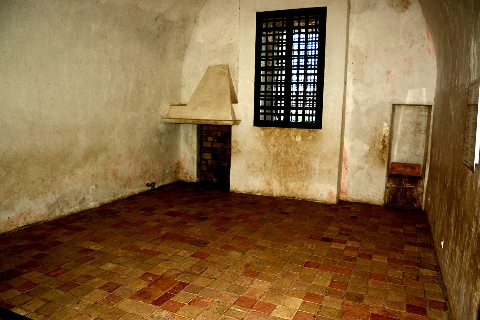 How to visit the Iron Mask prison cell in Cannes