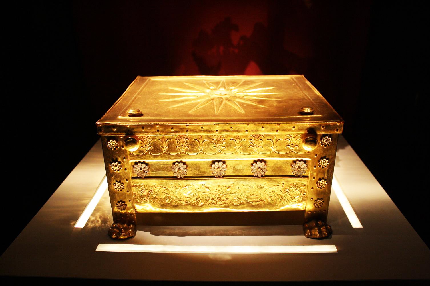 How to watch the golden coffin of Philip II in Thessaloniki