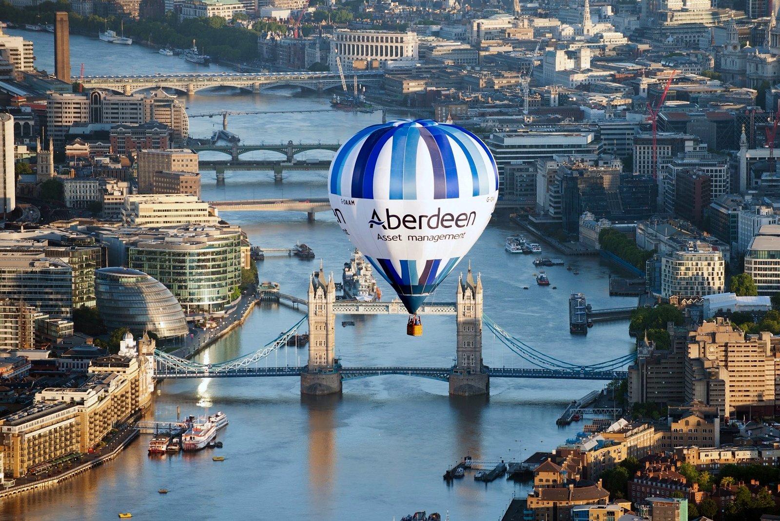 How to fly on a hot air balloon in London