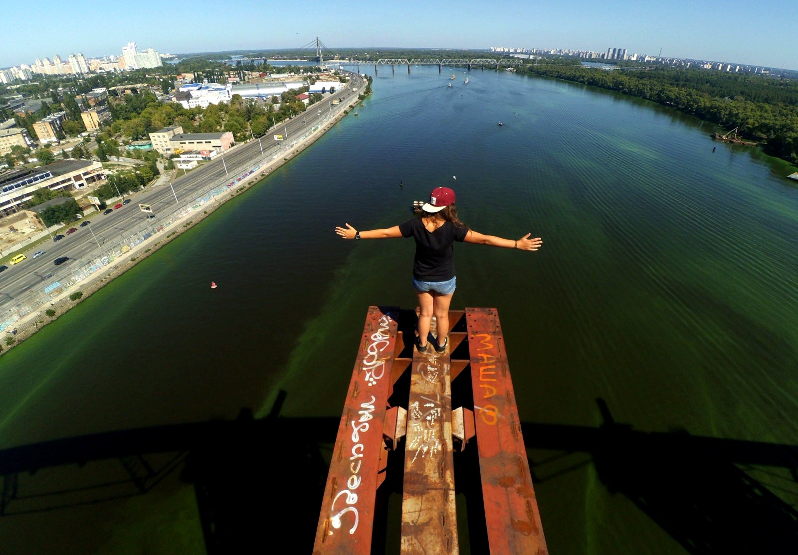 How to climb the Podilsko-Voskresensky Bridge in Kiev