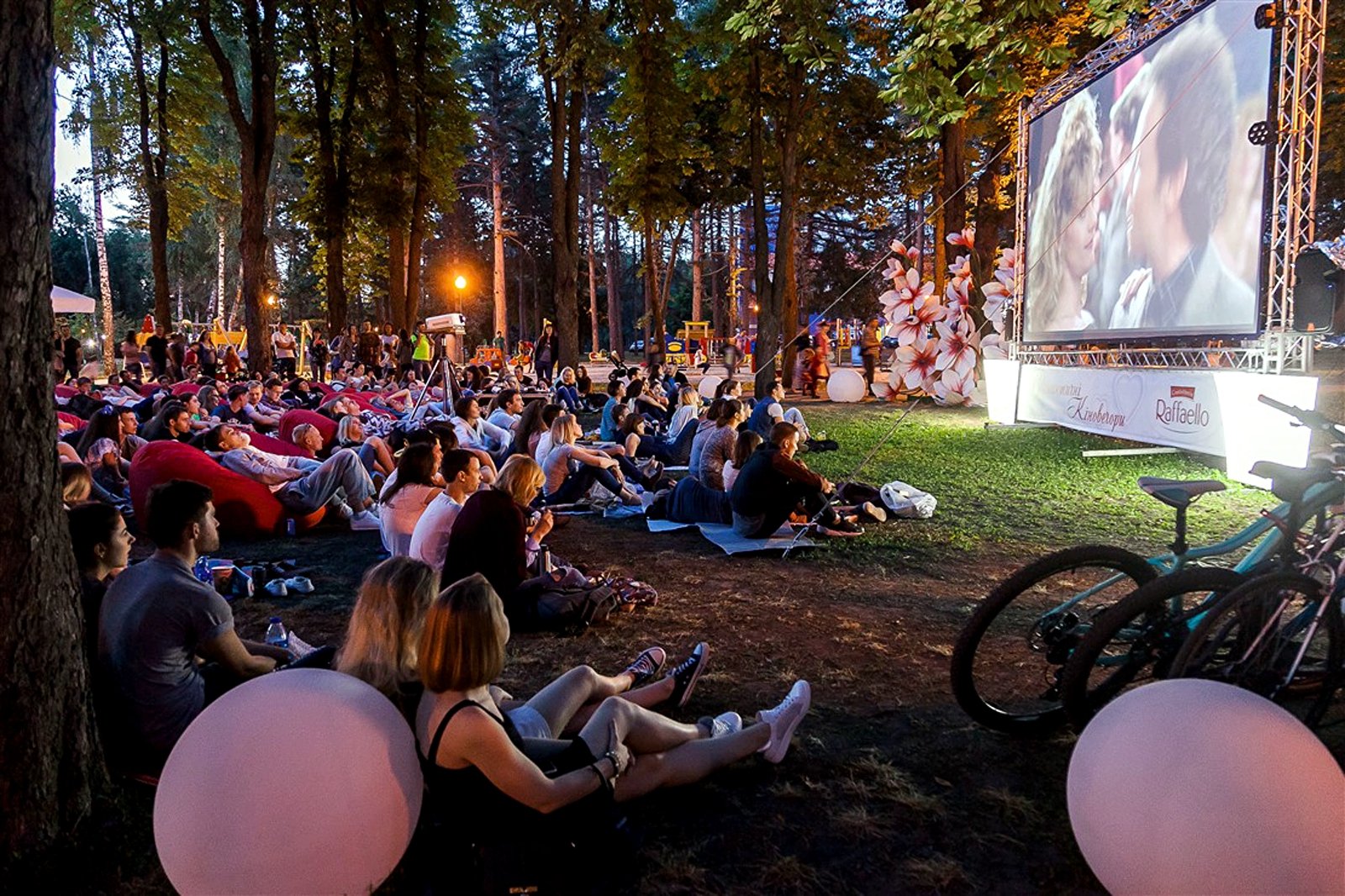 How to watch a movie in the open-air cinema in Lviv