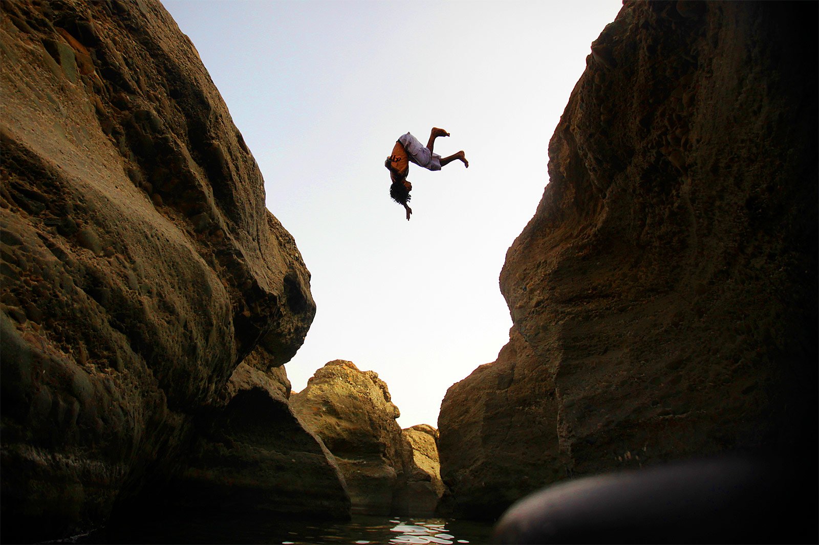 How to try canyon cliff diving and waterfall swimming in Hatta in Dubai