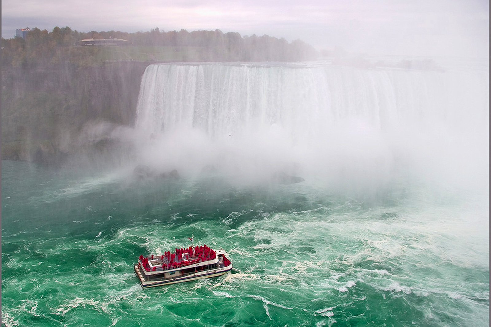 How to take a boat to Niagara Falls in Toronto