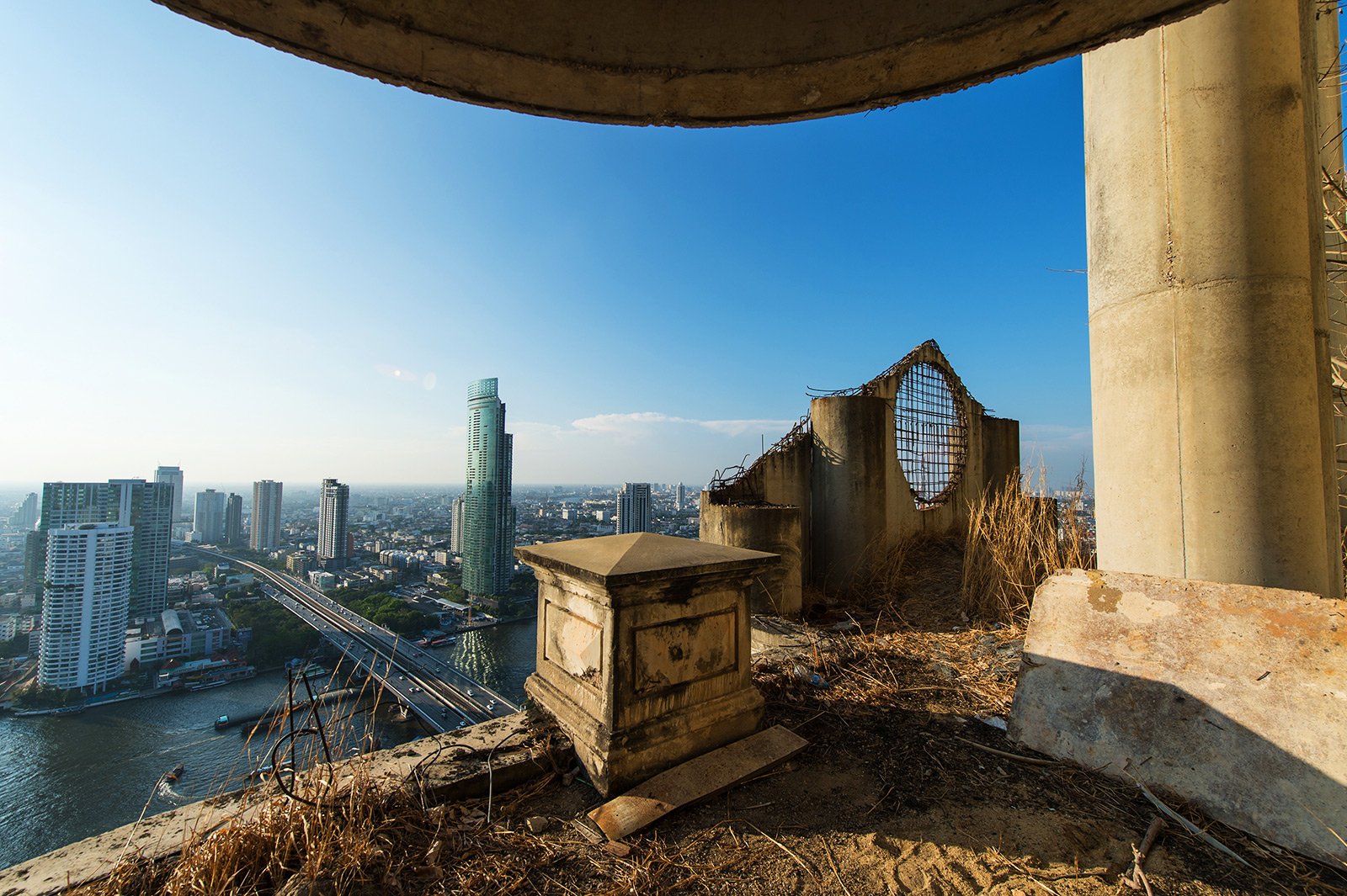 How to climb the Ghost Tower in Bangkok