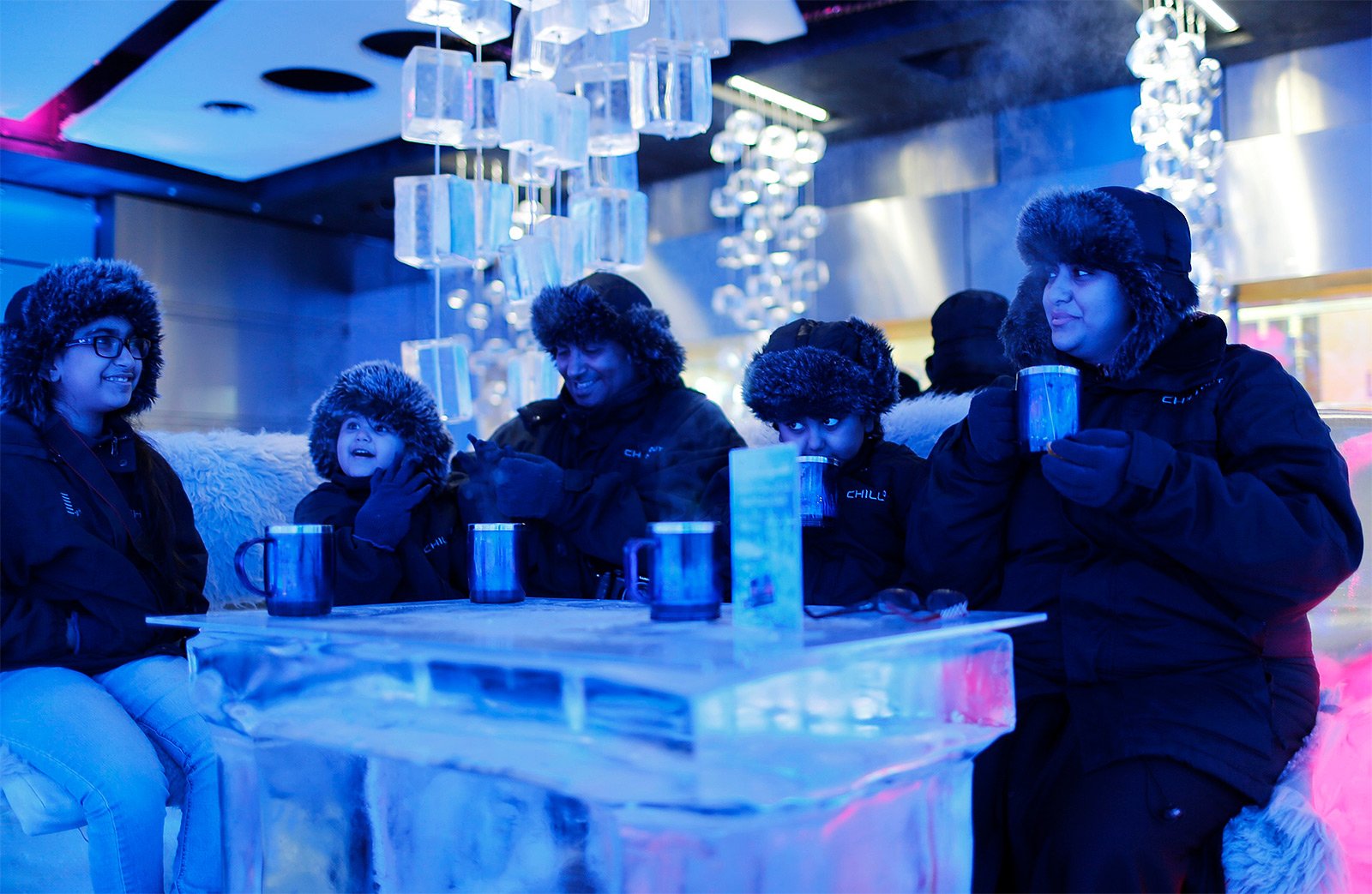 How to drink tea in Ice Lounge in Dubai