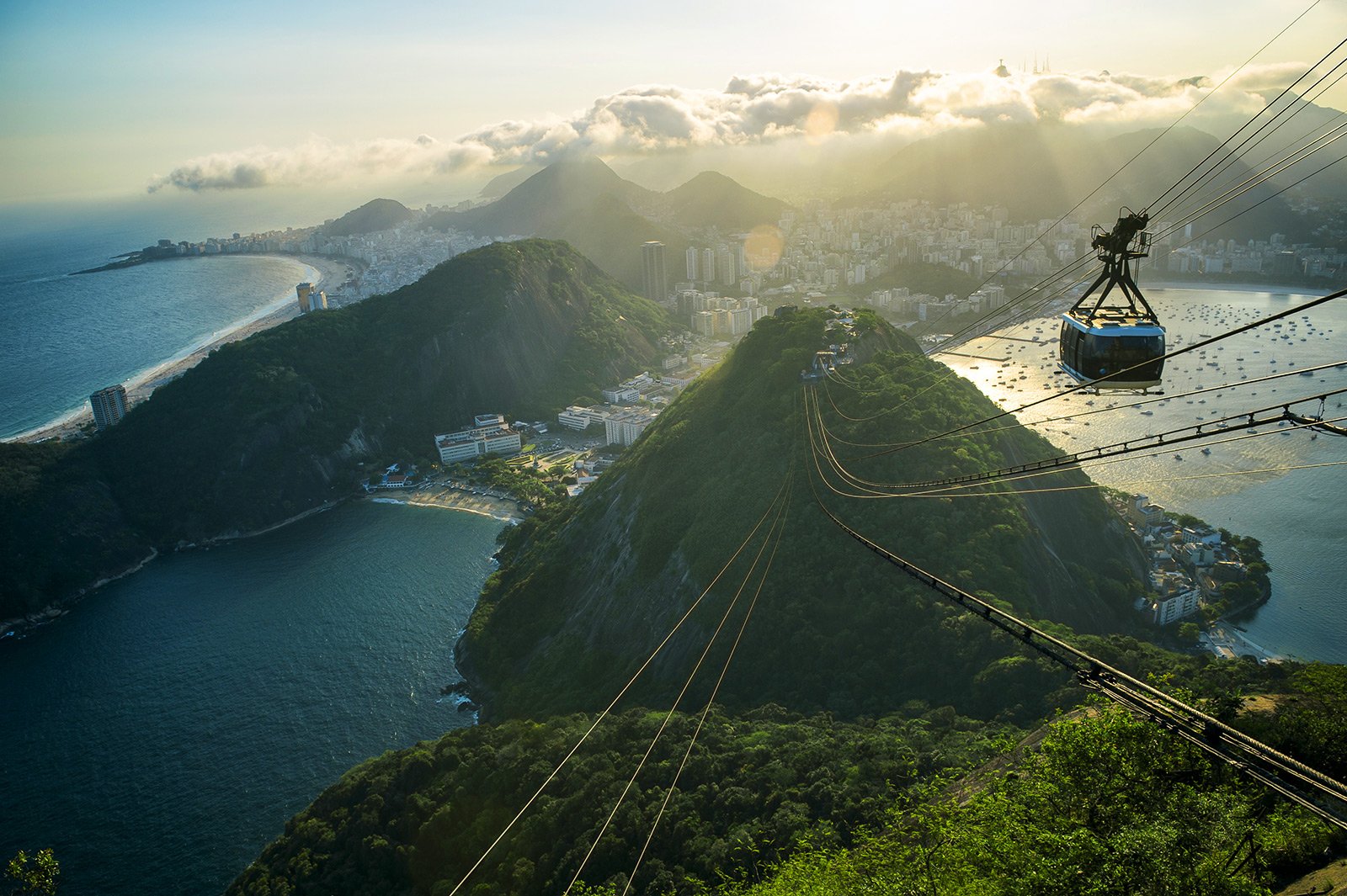 How to climb the top of Sugarloaf by the cableway in Rio de Janeiro