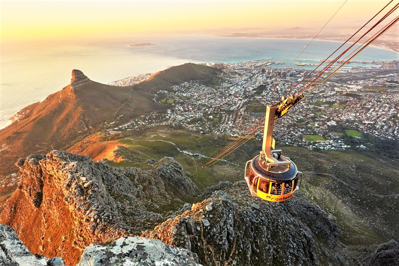 How to reach the highest mountain by cable railway in Cape Town