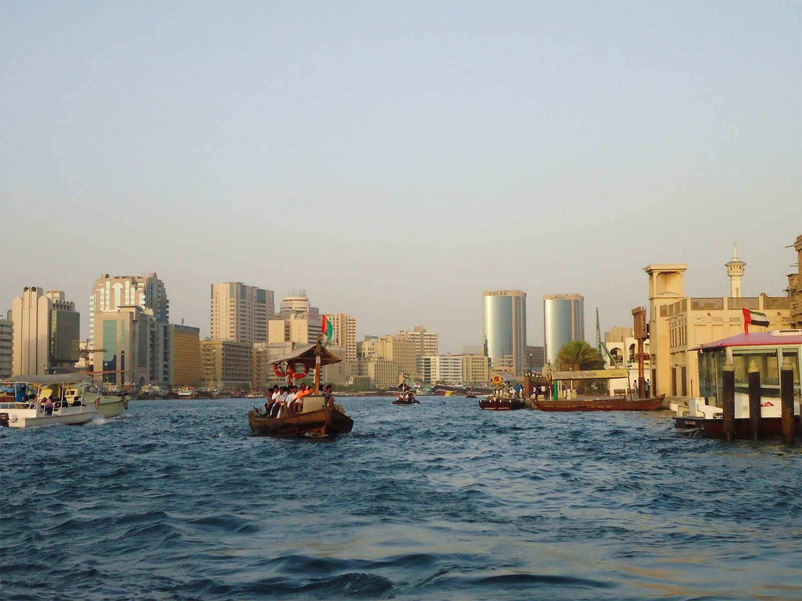How to take an abra boat in Dubai