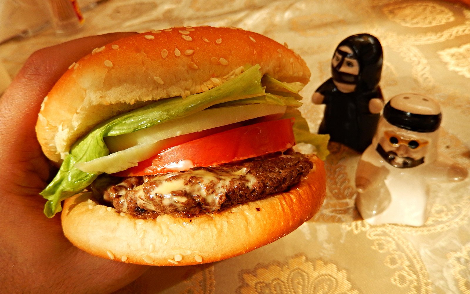 How to taste a camel burger – a sandwich with camel meat in Dubai
