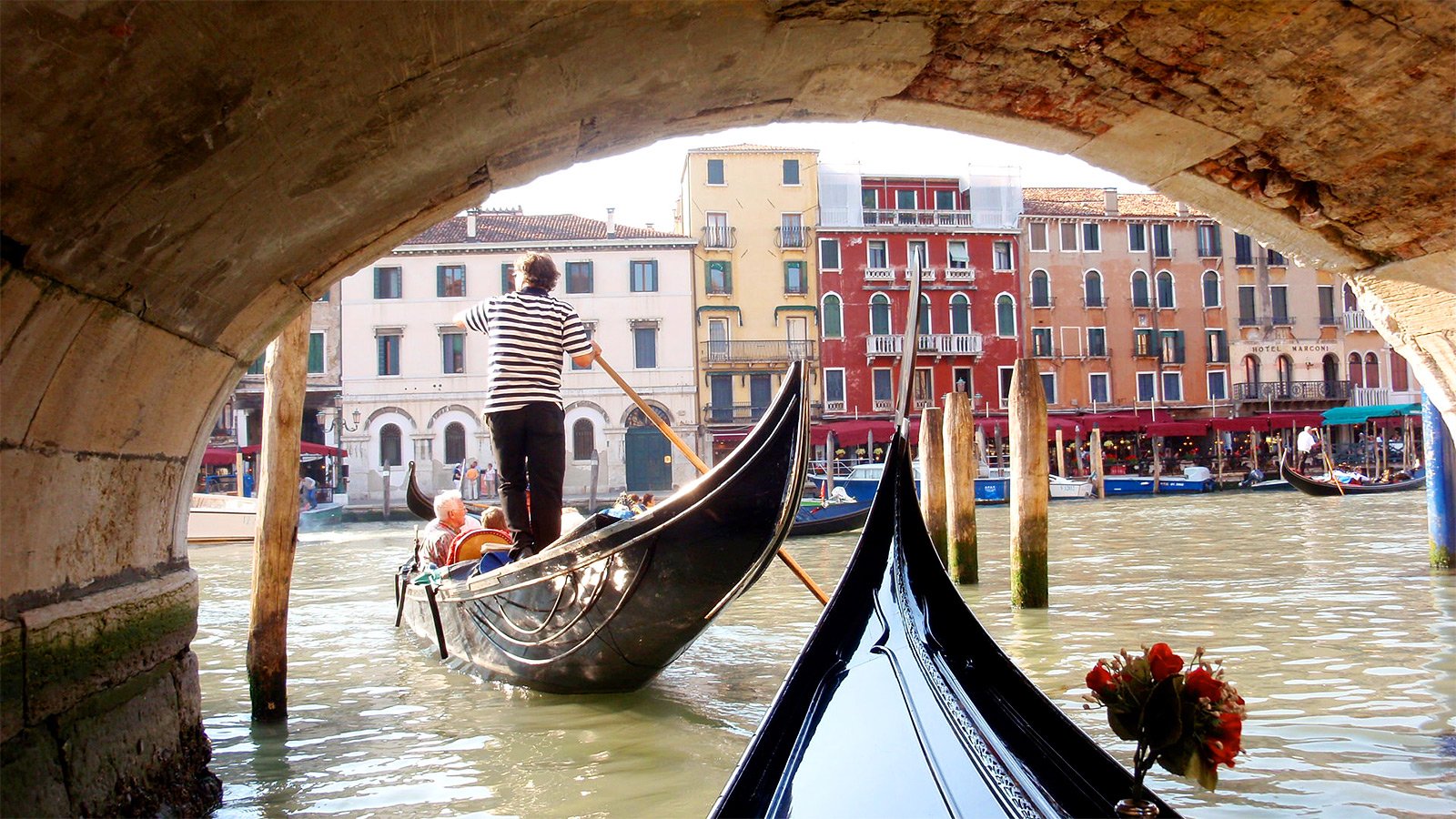 How to take a gondola ride through Venice canals in Venice