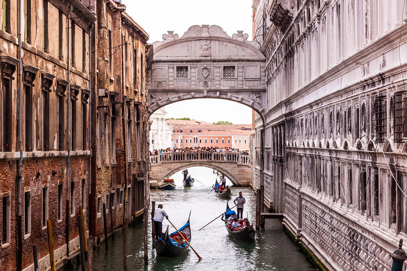 How to kiss under the Bridge of Sighs in Venice