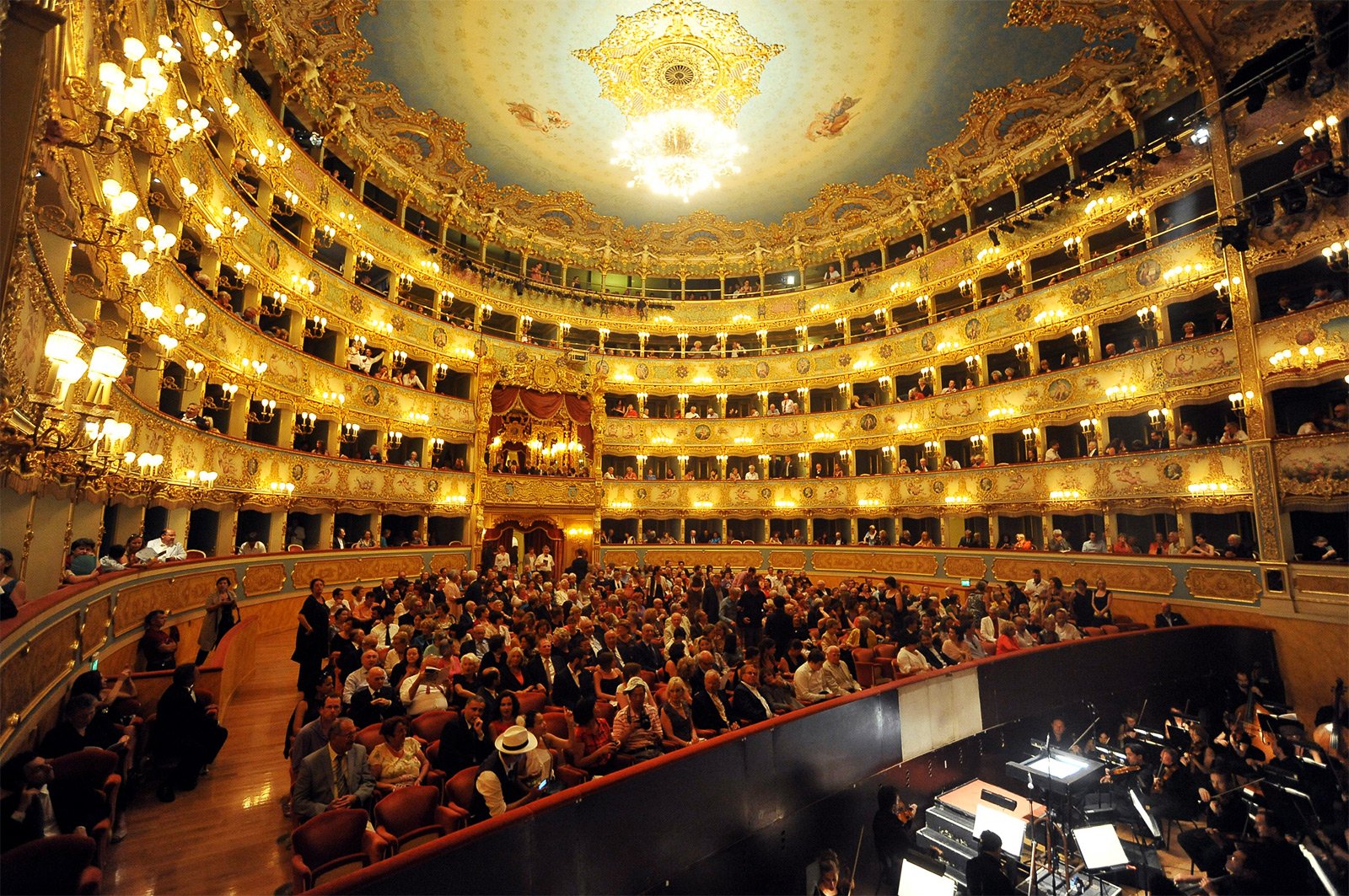 How to listen to opera at La Fenice in Venice