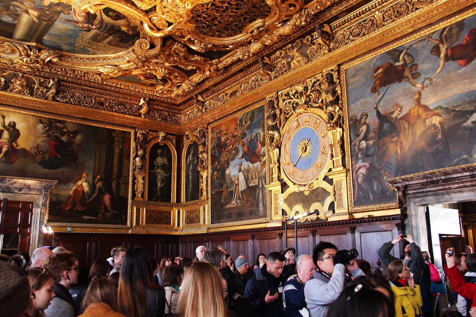How to take a walk through the Doge's Palace in Venice