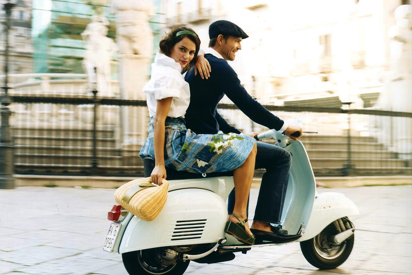 How to drive Vespa - iconic italian scooter in Rome