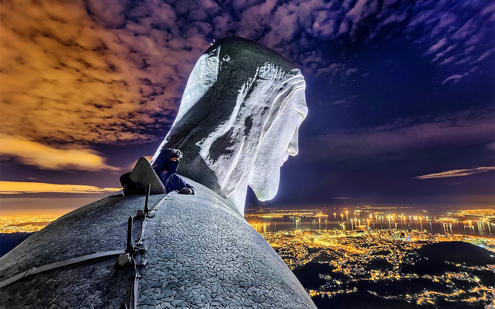 How to climb to the top of the statue of Christ the Redeemer in Rio de Janeiro
