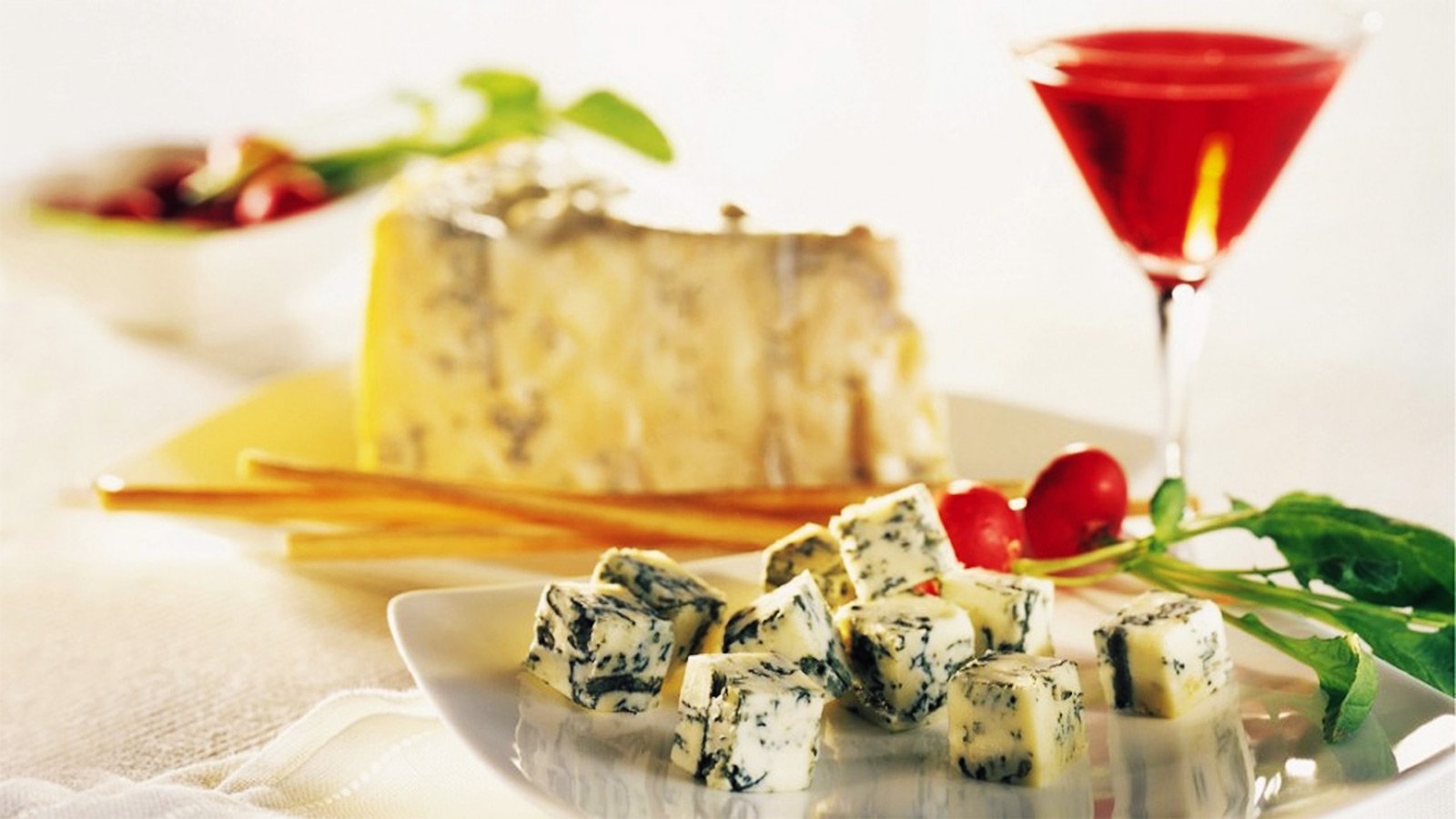 How to try Gorgonzola in Milan