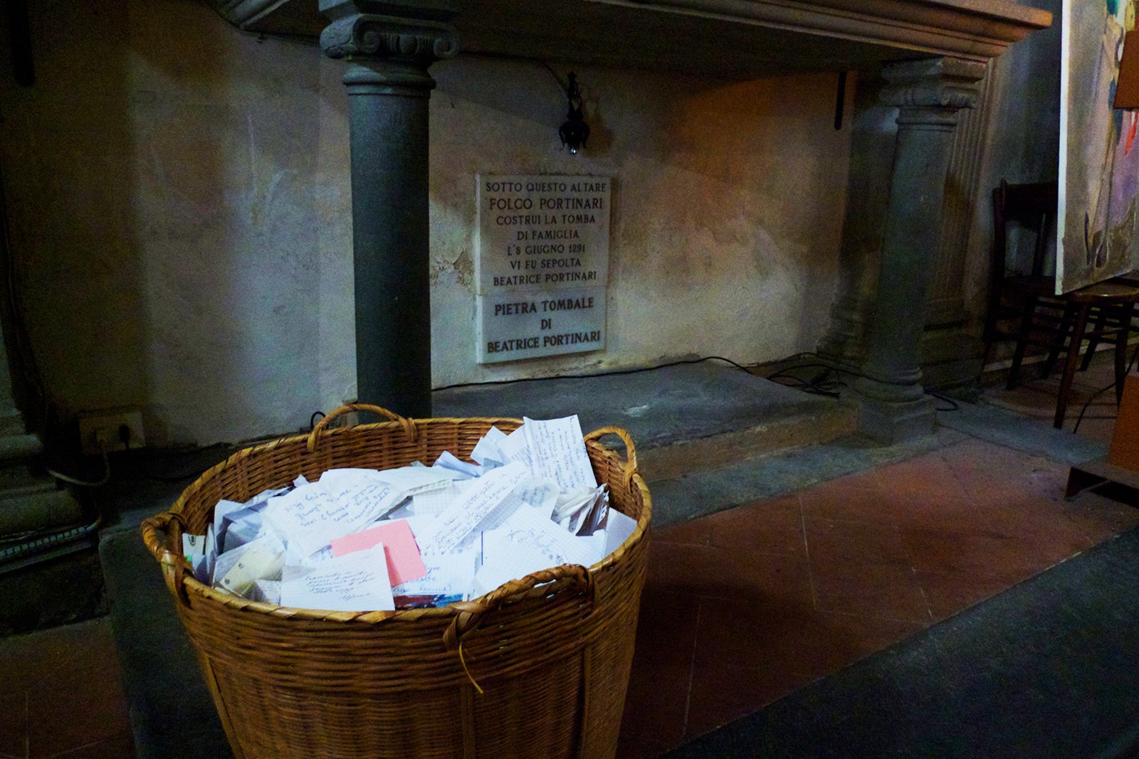 How to leave a love note at the grave of Beatrice in Florence
