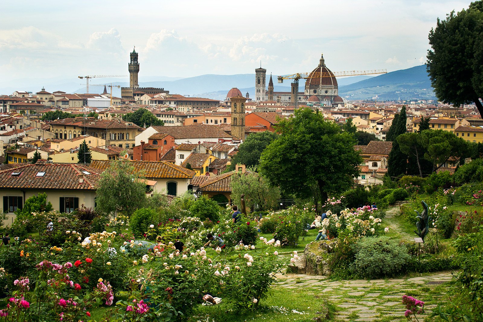 How to walk on the terraces of Rose Garden in Florence