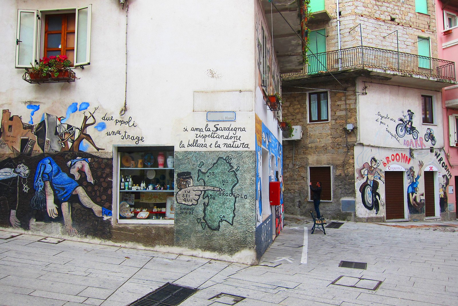 How to see murales on Sardinia