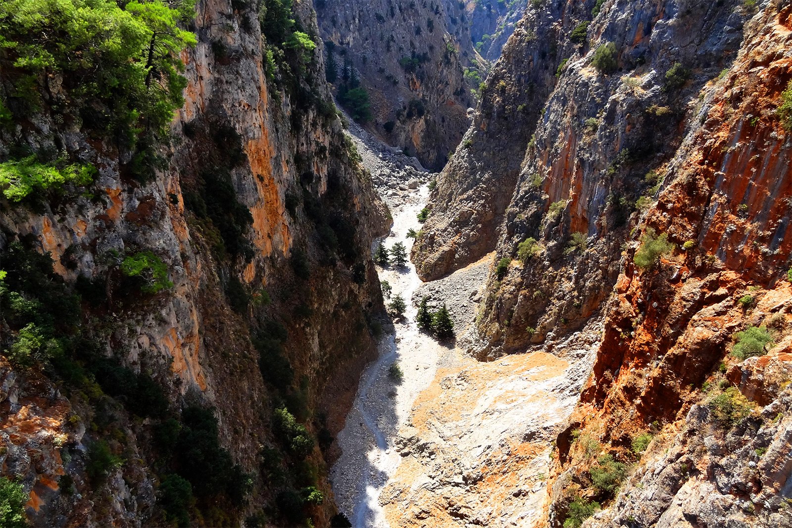 How to go along the bottom of the Aradena Gorge on Crete