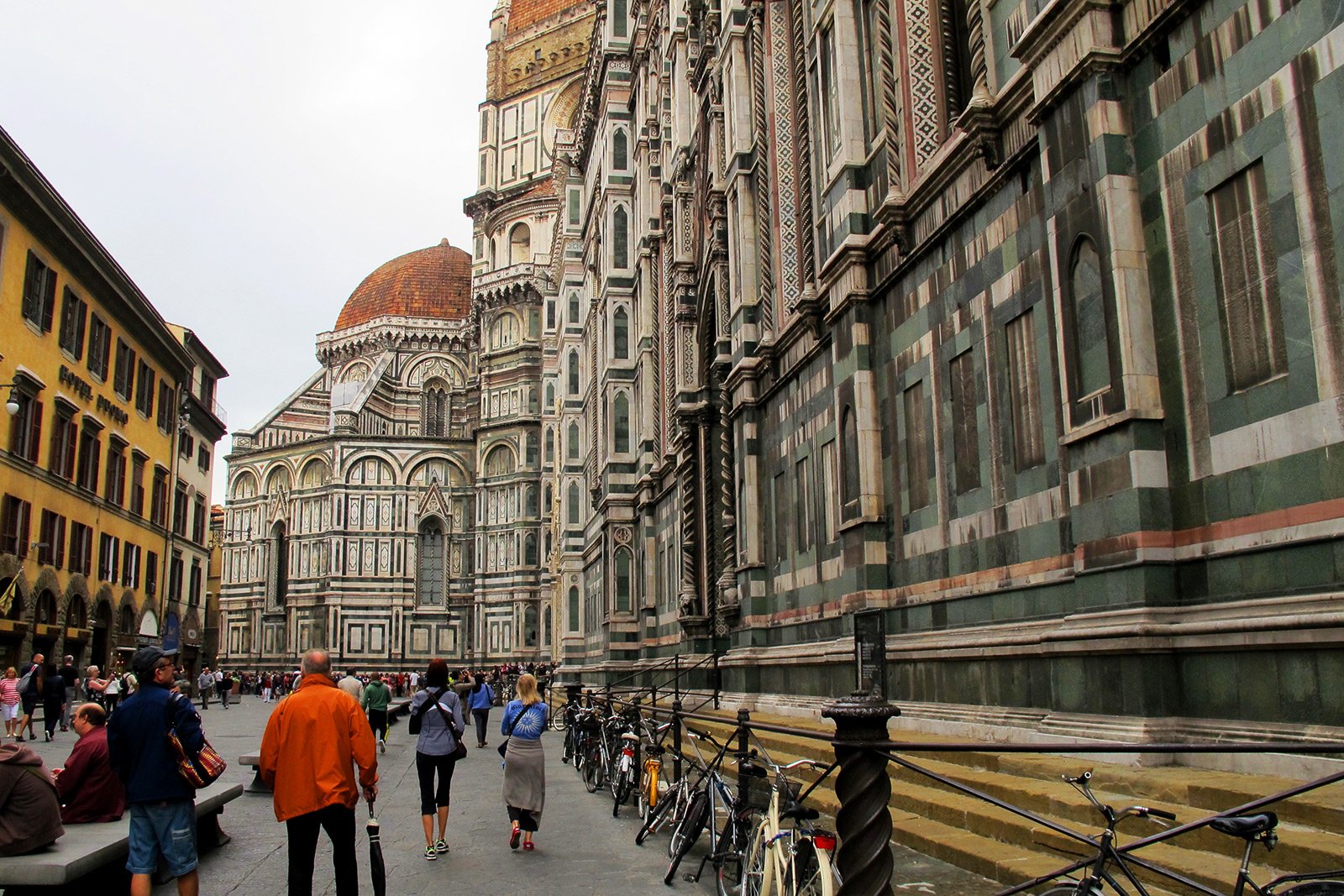 How to walk around Piazza Duomo in Florence