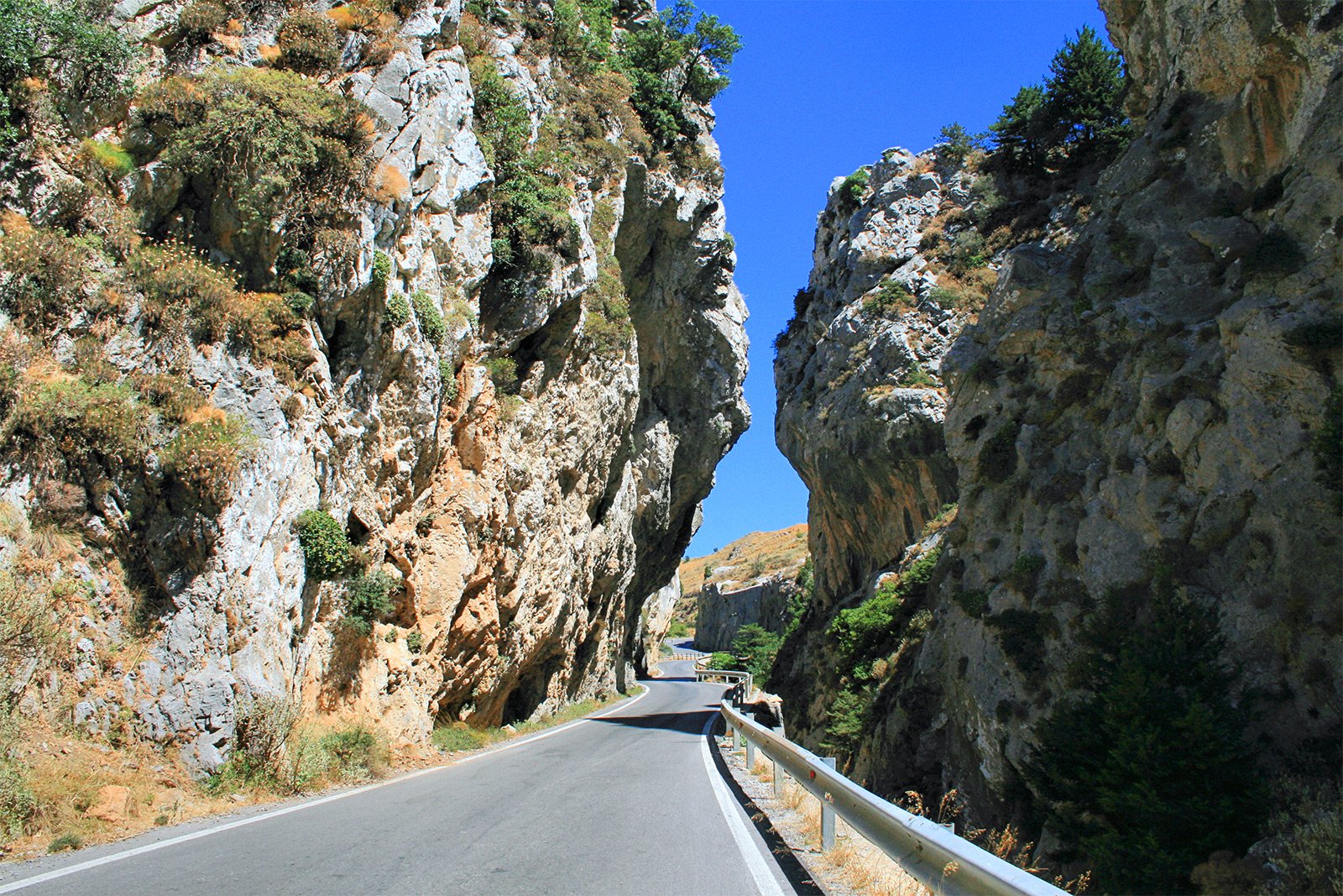 How to drive the scenic road Koksare-Preveli on Crete