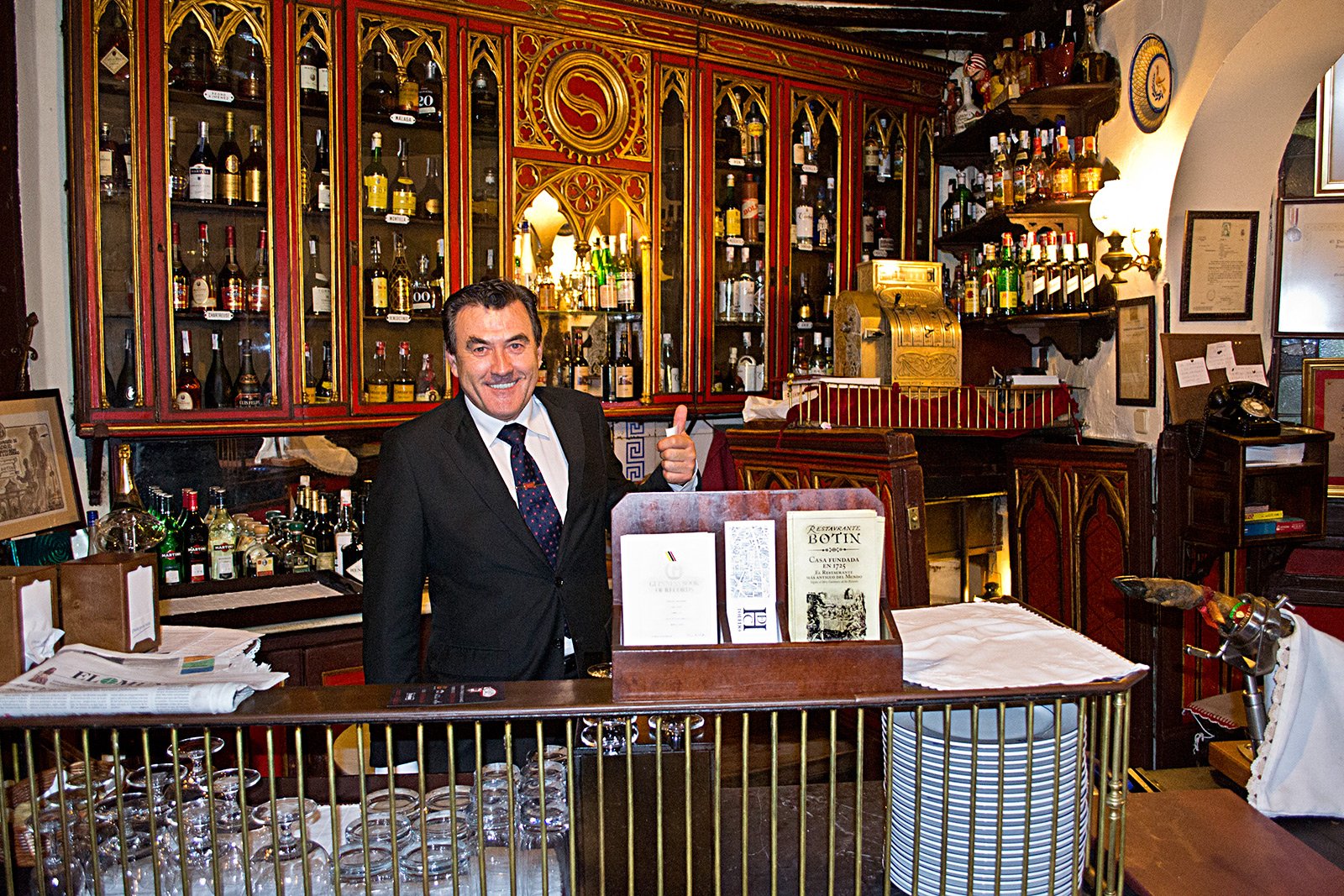 How to have a dinner in the oldest restaurant in the world in Madrid