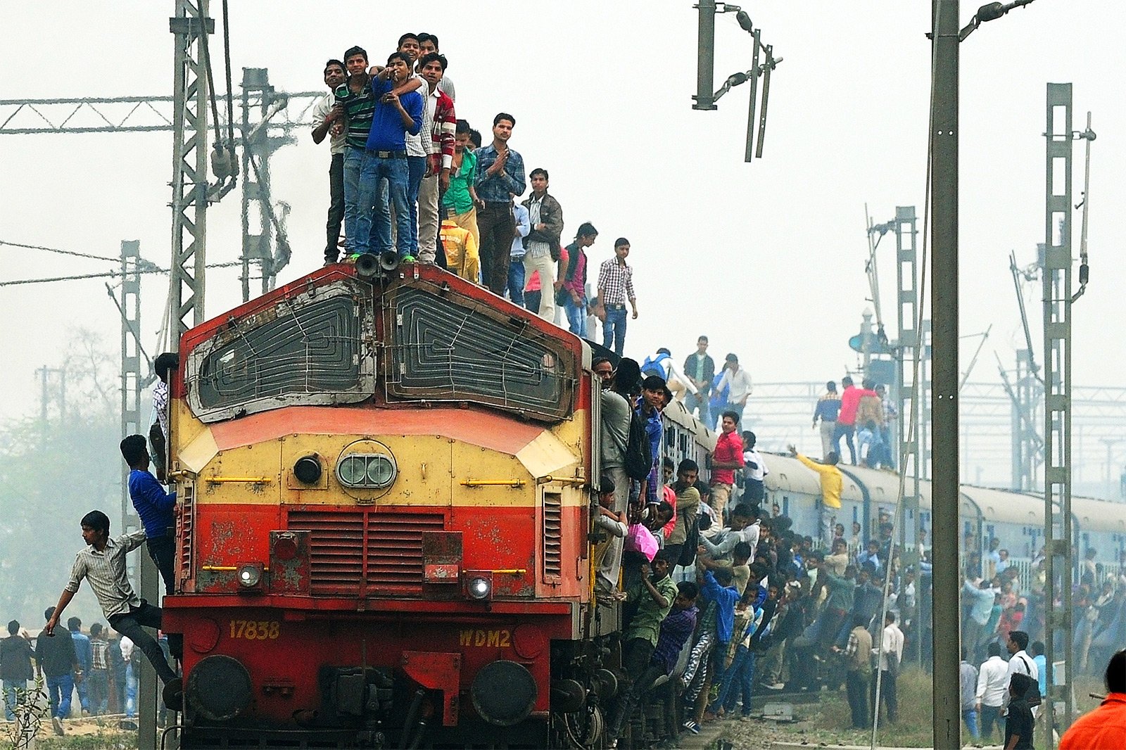 How to ride on the roof of a train in Mumbai