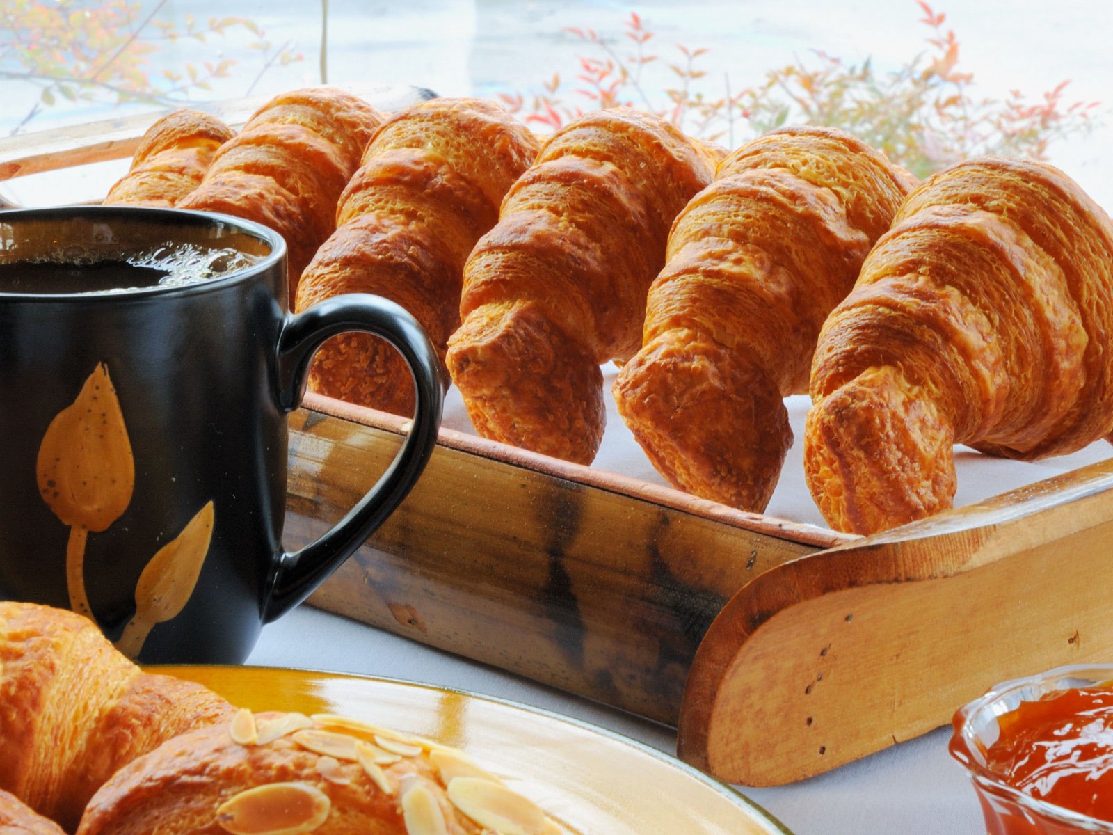 How to taste croissants for a breakfast in Paris