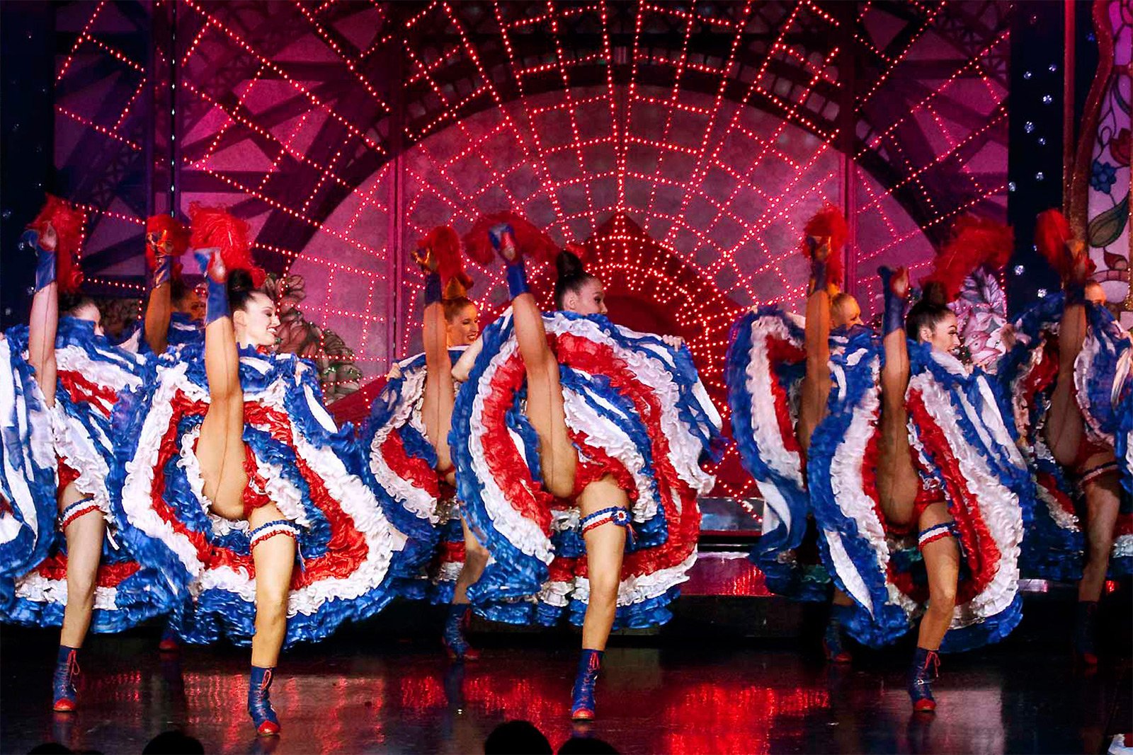 How to see cancan at Moulin Rouge in Paris