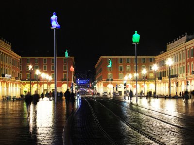 See the illuminated statues in Nice