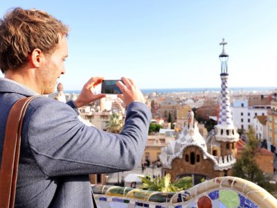 Make a photo of the panorama of the city from the Parc Guell in Barcelona
