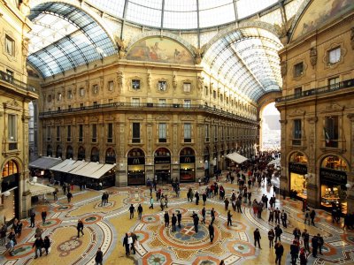 Walk through the Galleria Vittorio Emanuele II in Milan