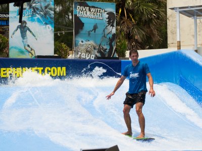 Surf on artificial waves in Phuket