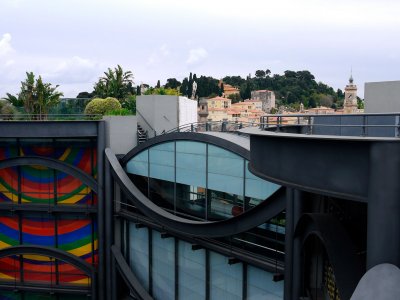 Climb up the Museum of Modern and Contemporary Art in Nice