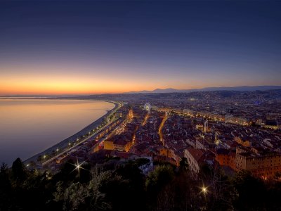 See the sunset from the top of Castle Hill in Nice