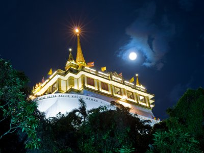 Get on the top of the Temple of the Golden Mount in Bangkok