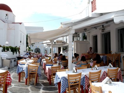 Dine in the tavern on Mykonos