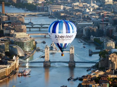 Fly on a hot air balloon in London