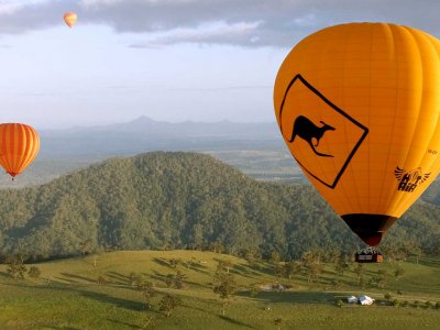 Fly in a hot air balloon over the Hunter Valley in Sydney
