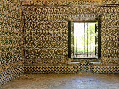 Visit the appartments of Charles V in Seville