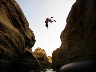Try canyon cliff diving and waterfall swimming in Hatta in Dubai