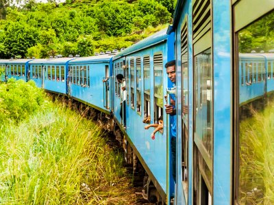 Ride Sri Lankan train in Nuwara Eliya