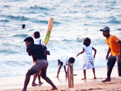 Play cricket in Colombo